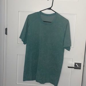 Lulu lemon men’s athletic shirt